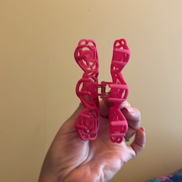 Matte Large Cutout Flower Petal Hair Claw Clip in Hot Pink - Picture 6 of 8